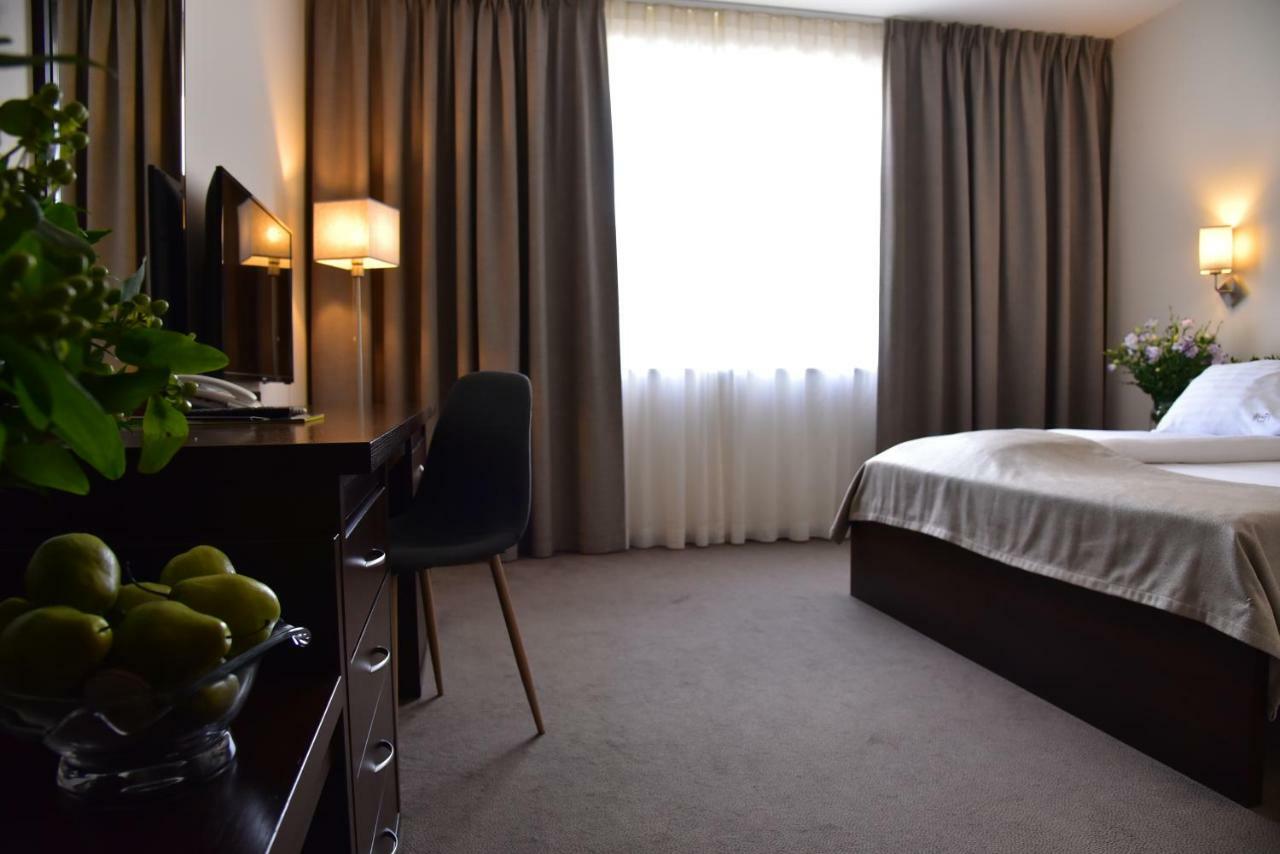 Hotel Hi-Fi Spa Nowy Tomyśl Kültér fotó